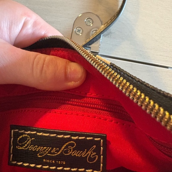 Dooney & Bourke Giraffe Print Crossbody Bag 9"x7" - Picture 9 of 9